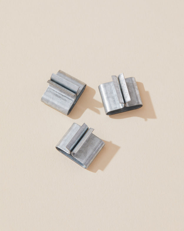 pre-inserted wick clips - Makesy