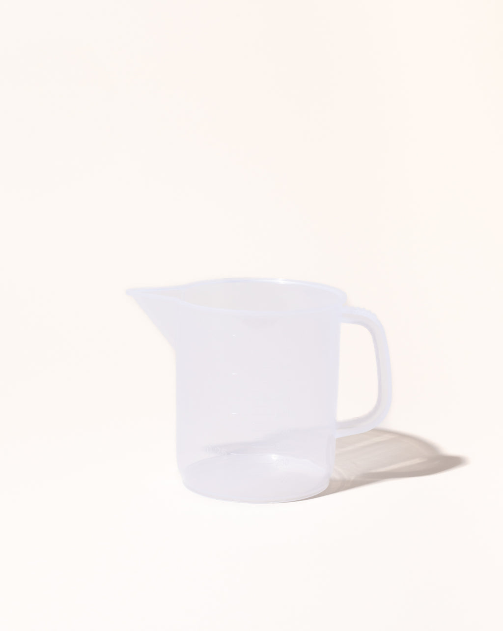 https://makesy.com/cdn/shop/products/2023_jan_1000ml_pouring_pitcher_maker_supplies_pdp1.jpg?v=1675379683&width=1024