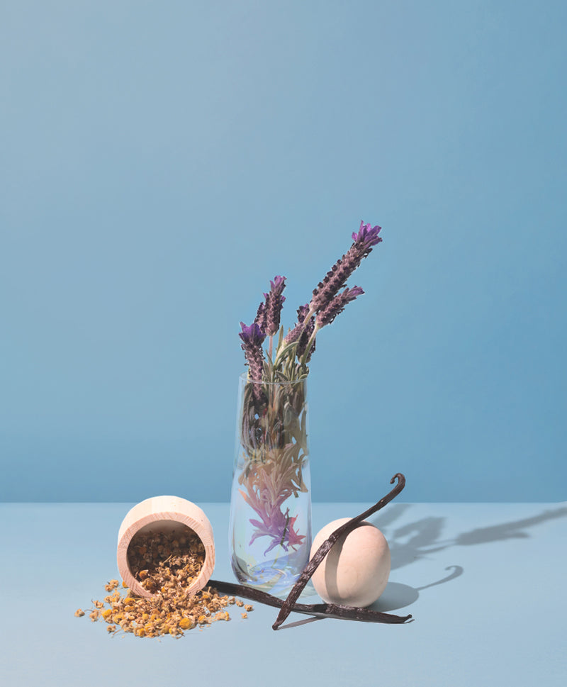 natural chamomile flowers & lavandin