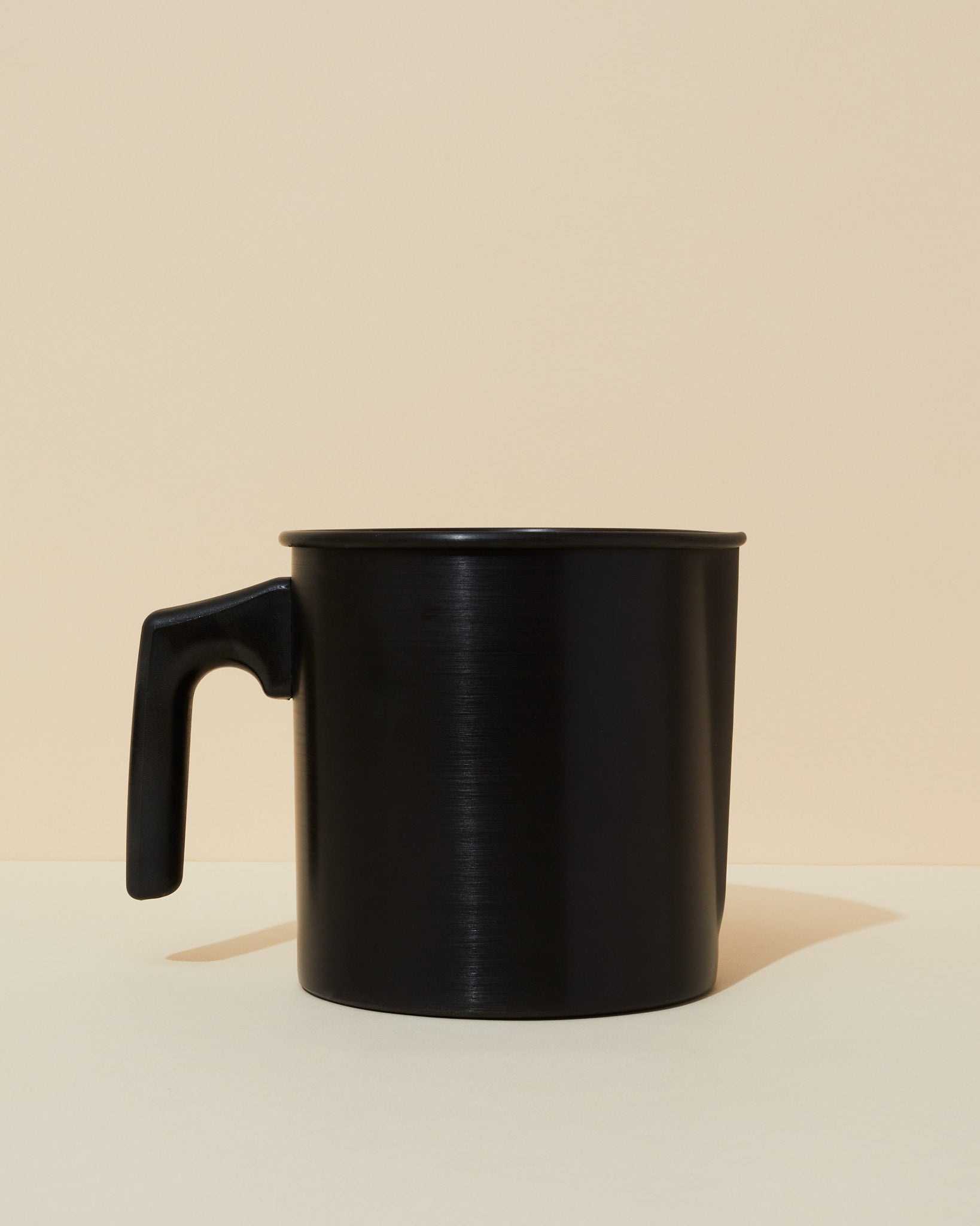 black pouring pitcher - Makesy
